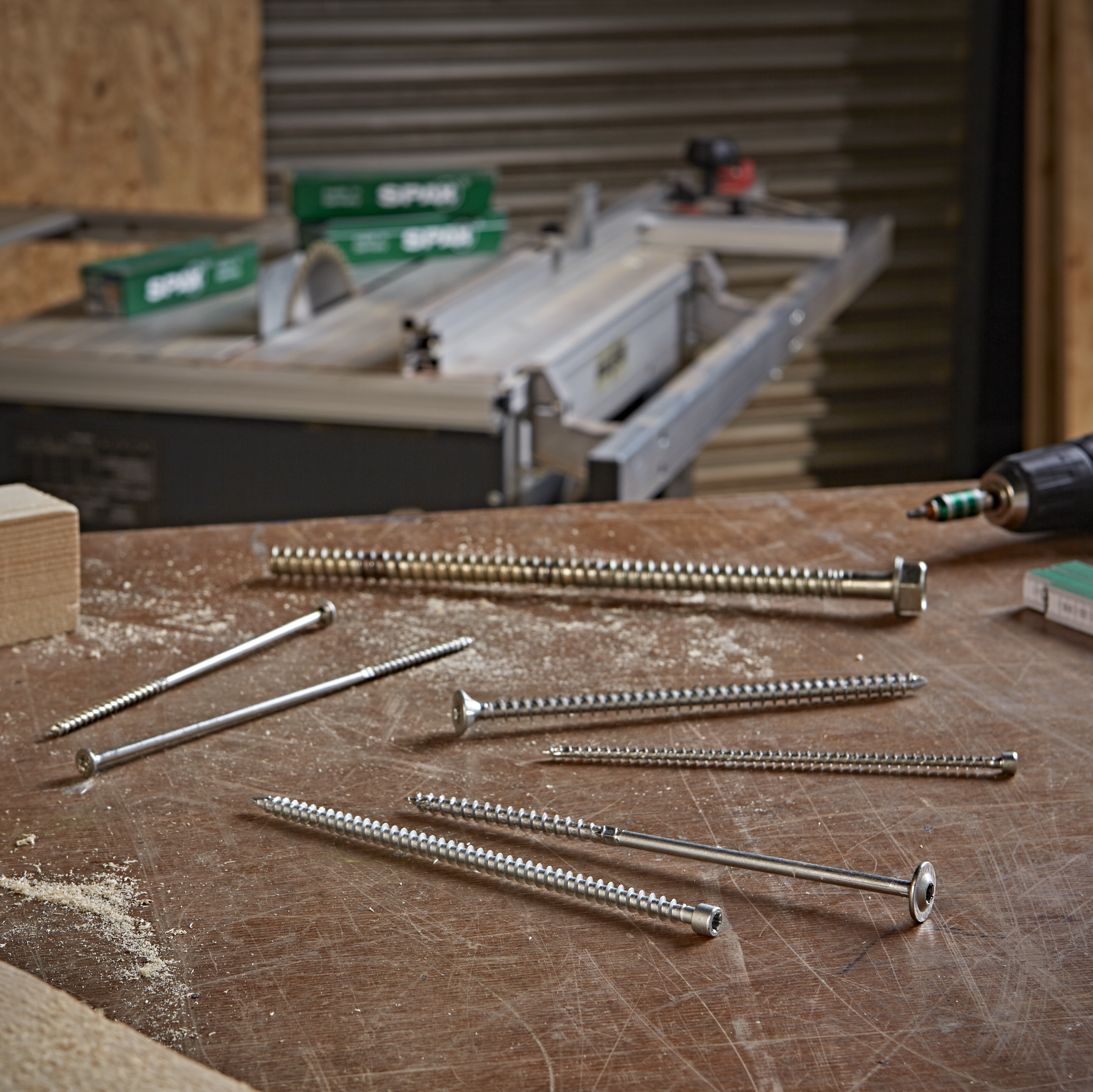 Wood construction screws